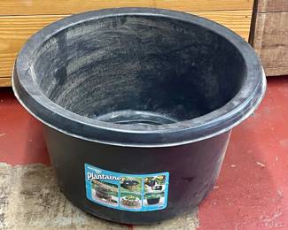 LOT # 096  -  LARGE BLACK PLANTER