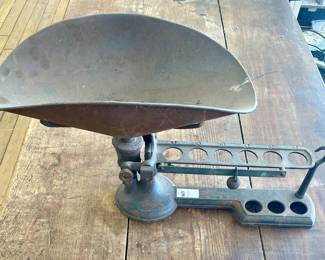 LOT # 003  -  ANTIQUE SCALE