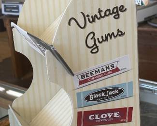 LOT # 086  -  VINTAGE GUMS DISPLAY