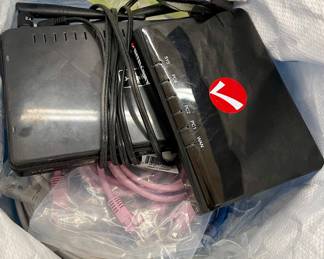 LOT #147  -  BAG LOT CABLES/ROUTER