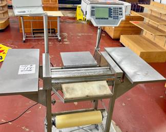 LOT # 114  -  HOBART HEAT SEAL WRAP STATION #HWS-4 w/HOBART QUANTUM SCALE w/PRINTER  MODEL 28879BJ