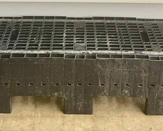 LOT # 030  -  PLASTIC DUNNAGE RACK