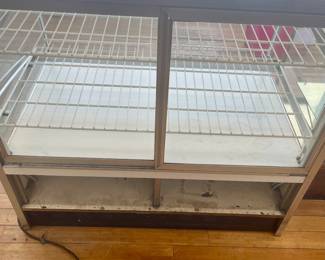 LOT # 105  - LIGHTED PASTRY CASE w/DOORS