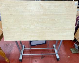 LOT # 022  -  MOBILE DESK/WORK TABLE - SLANT TOP