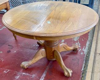 LOT # 088  -  OAK PEDESTAL CLAW FOOT TABLE