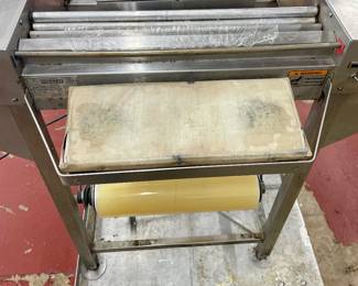 LOT # 114  -  HOBART HEAT SEAL WRAP STATION #HWS-4 w/HOBART QUANTUM SCALE w/PRINTER  MODEL 28879BJ