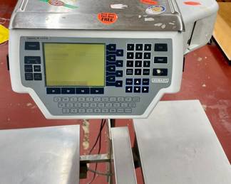 LOT # 114  -  HOBART HEAT SEAL WRAP STATION #HWS-4 w/HOBART QUANTUM SCALE w/PRINTER  MODEL 28879BJ