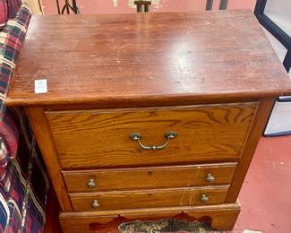 LOT # 119  -  LEXINGTON FURNITURE END TABLE
