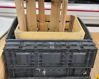 LOT #043  - LOT/6 CRATES – 2-WOODEN, 4-PLASTIC(2-COLLAPSIBLE)