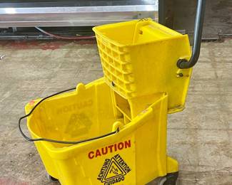 LOT # 094  -  INDUSTRIAL MOP BUCKET