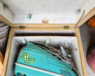 VINTAGE COMPACT VACUUM 