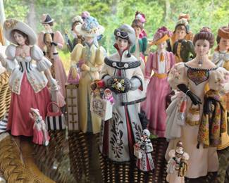 COLLECTION OF PORCELAIN AVON DOLLS