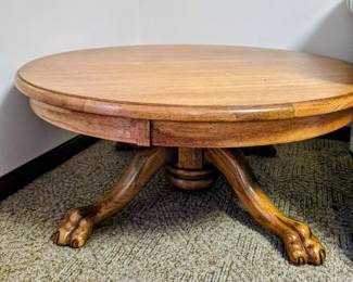 ROUND OAK COFFEE TABLE
