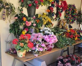 FORAL ARANGEMENTS AND WREATHS