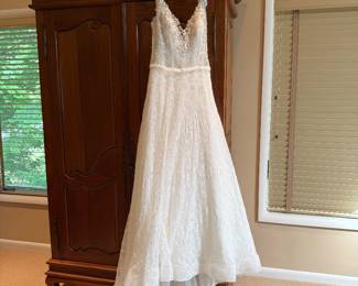 Never worn new wedding dress