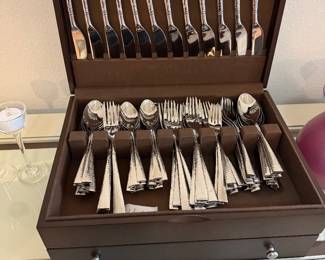 Flatware set