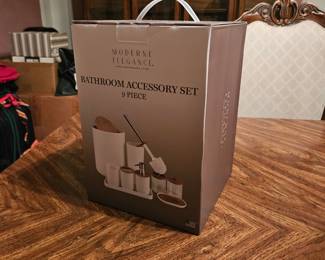 New Bathroom Accessory Set