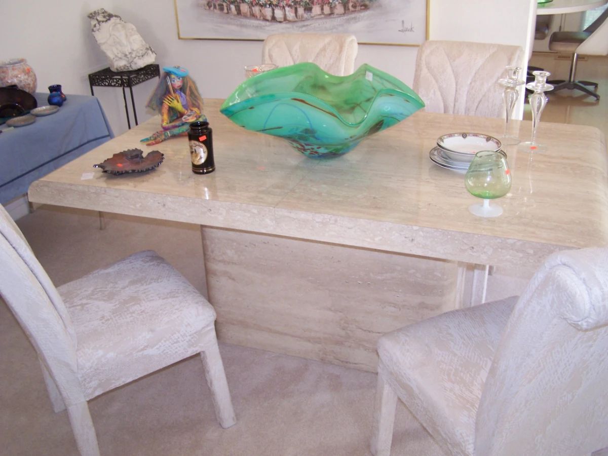 MARBELIZED DINING TABLE/4 CHAIRS (HAS LEAF), GREEN STUDIO GLASS BOWL & SMALLS