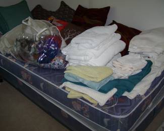 TWIN BED & BEDDING