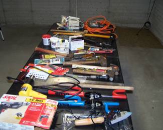 TABLE OF HAND TOOLS