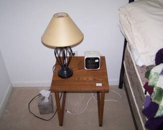 OAK SIDE TABLE & LAMP