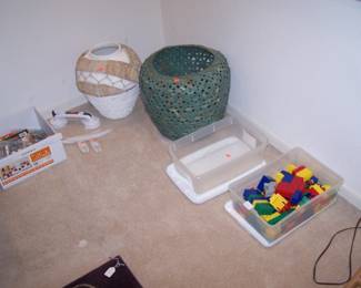 BASKETS & LEGOS