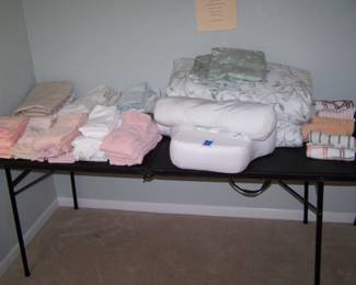 TOWELS & BEDDING
