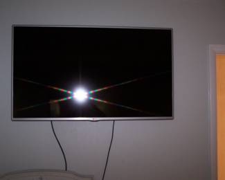 FLATSCREEN TV