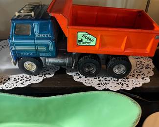 Ertl  transtar toy dump truck 