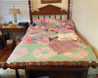 Single twin bed.  Dresdan plate quilt ( frayed edge ) 
