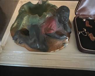 Black Americana chalk ashtray 