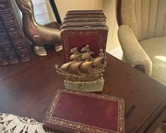 Set 5 mini leather bound books 