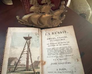 Brass ships bookends , set 5 mini leather bound books 