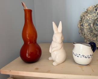 Amber cased art glass vase, white ceramic rabbit figurine and a blue and white creamer
