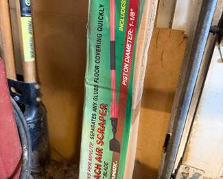 Central Pneumatic long reach air scraper in the package