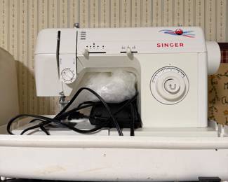 Singer electric sewing machine with carrying case