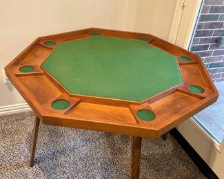 Poker table 