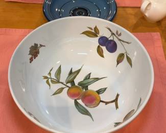 Royal Worcester Fine Porcelain Garden Serving Bowl Set