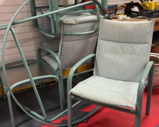 Striped Outdoor Patio Dining Set with Round Table (with glass top) and Chairs