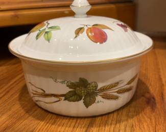 Royal Worcester Fine Porcelain Garden Cover baking dish