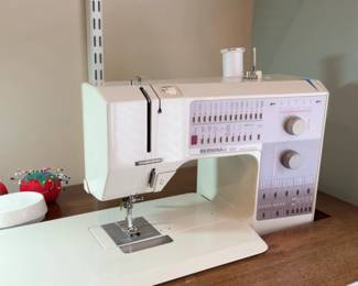 Bernina 1230 Electronic Sewing Machine with the Case