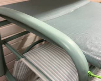 Striped Outdoor Patio Dining Set with Round Table (with glass top) and Chairs