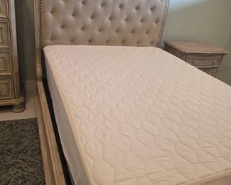 Queen size sleigh bef, complete