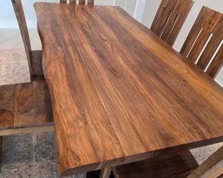 Dining room table, includes 6 chairs