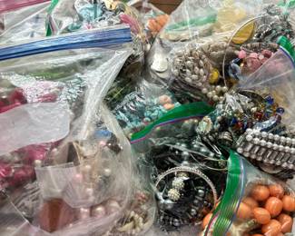 8 bags of jewelry 
