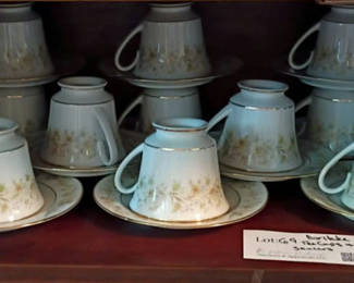 Lot 69: Noritake Contemporary Andorra Tea Cups and Saucers Set