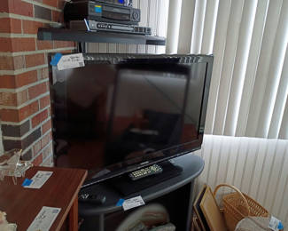 Lot 115: Toshiba Flat Screen Television
