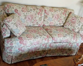 Lot 87: Thomasville Floral Upholstered Loveseat