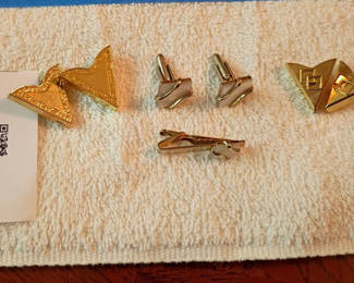 Lot 208: Assorted Cufflinks and Tie Clip Set