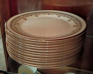 Lot 79: Set of Lenox Lace Point Dinner Plates